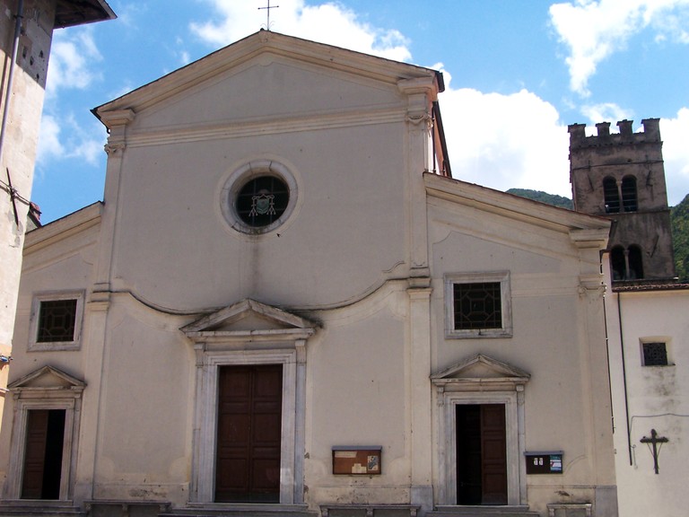 Duomo di Seravezza, facciata